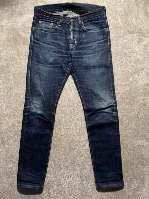 Asphalte Selvedge Jeans  - Hej! Säljer nu dessa nudie jeans i modellen Steady Eddie II selvedge. Jeansen är i mycket fint skick. Storleken är W30 L32 Bara att skriva vid frågor. 