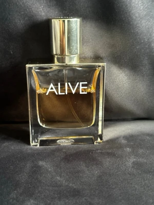 Hugo Boss Alive parfym (30 ml) - Hugo Boss Alive parfym. Se gärna resterande mängd. Originalförpackning finns inte kvar.