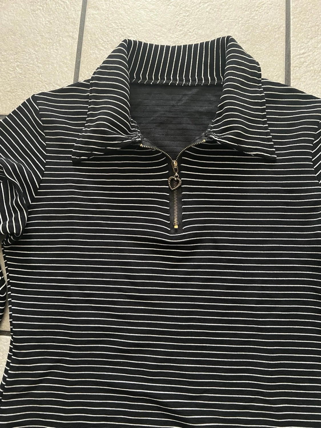 Svartvit randig långärmad topp - 1
