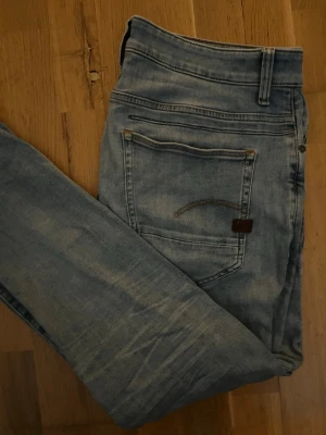 G-Star Slim Jeans - Storlek 33/32 sitter slim men väldigt strechigt material. Relativt nya!
