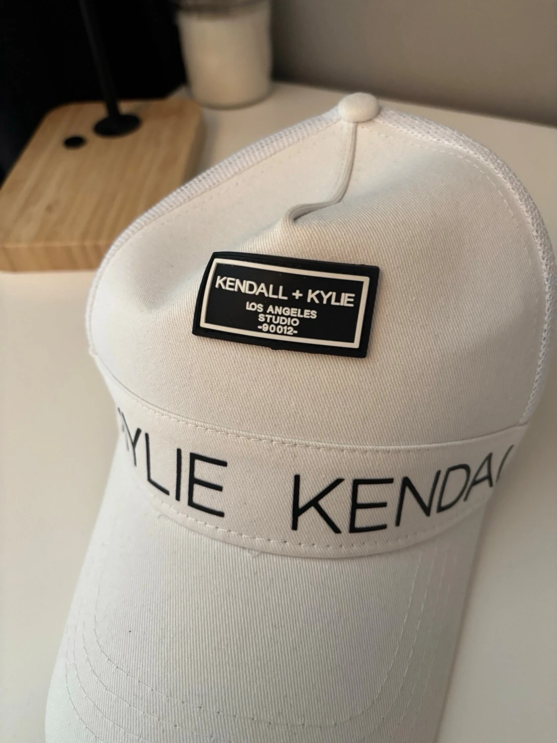 Vit keps från Kendall + Kylie - 2