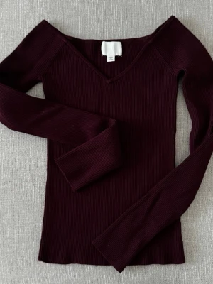 V-ringad vinröd tröja - Ny utan prislapp ❤️ storlek XS