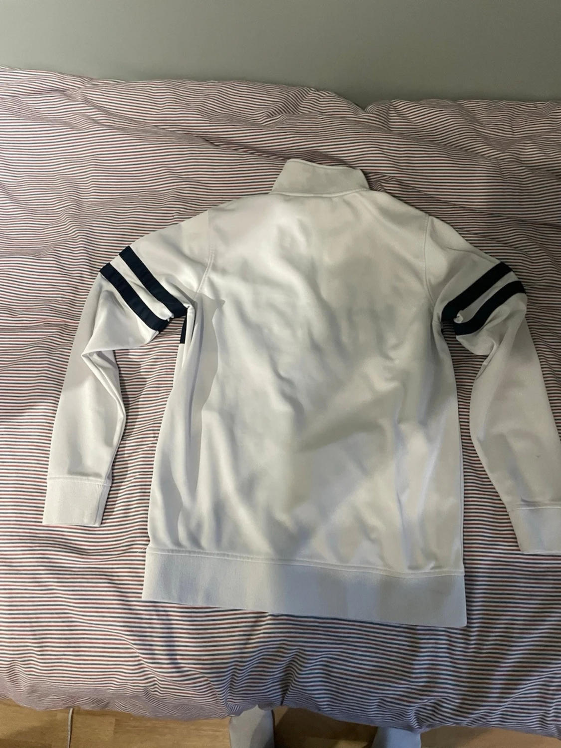 Vit och marinblå Ellesse sweatshirt - 1