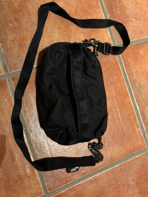 Nike Small Shoulderbag - Used but barely any signs of use. 3 pockets, effective