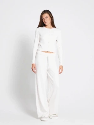 Vita vida mjukisbyxor med dragsko - Byxor från lager 157. Använda en gång. Sitter väldigt bekvämt. Har du fler frågor, kom privat🌸⭐️