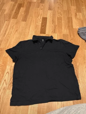 Pikétröja storlek L - Pikétröja från H&M i storlek L.