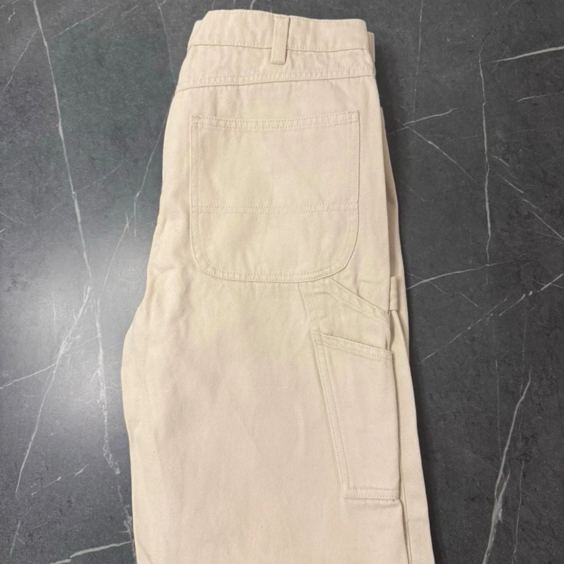 Beige cargobyxor med raka ben - 1