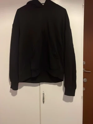 Hoodie - Hej, säljer min hoodie. Skriv vid intresse.