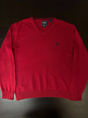 Tröja - Tröja i cotton & cashmere blend från Chaps i röd färg storlek L