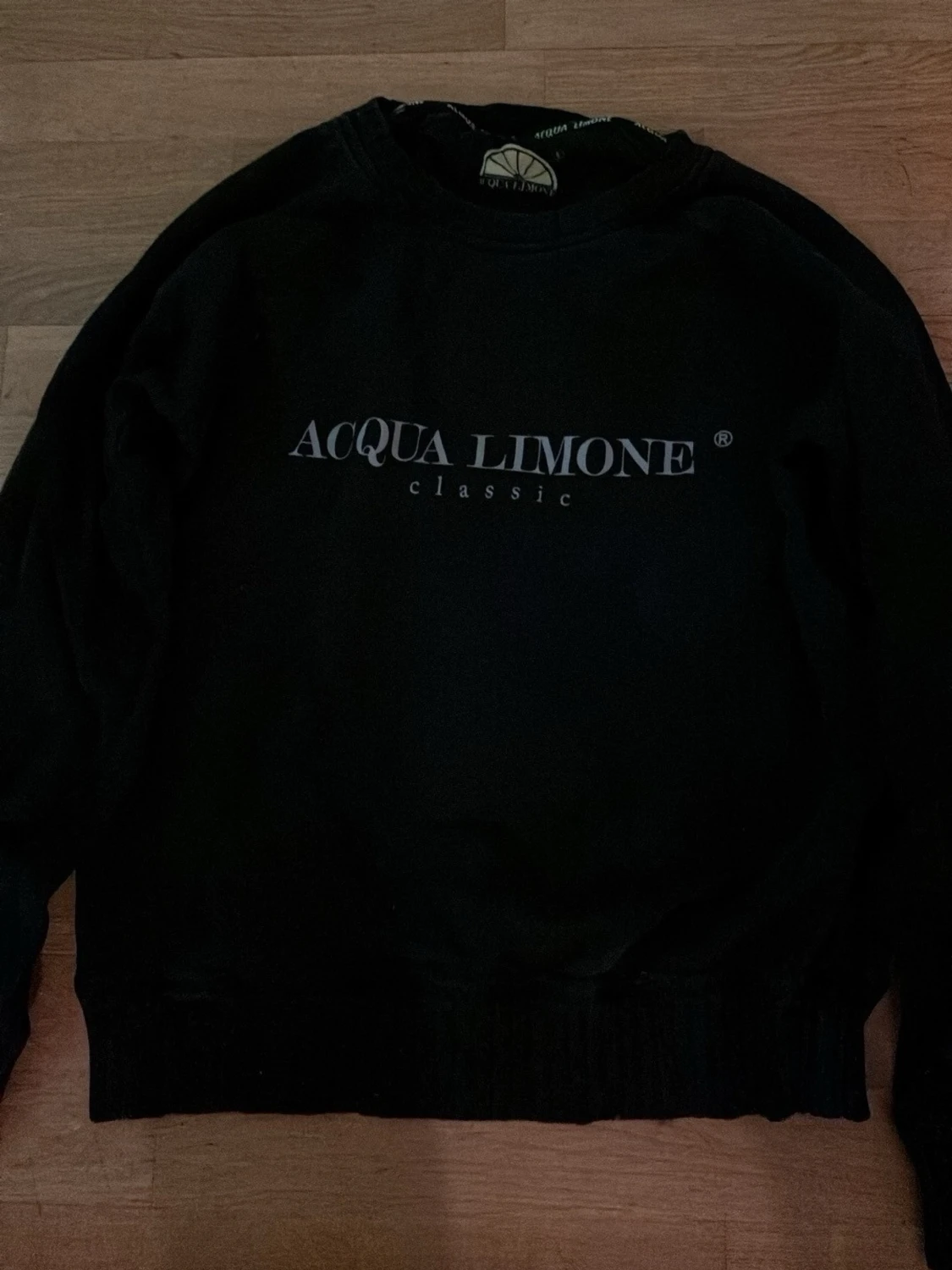Svart sweatshirt från Acqua Limone