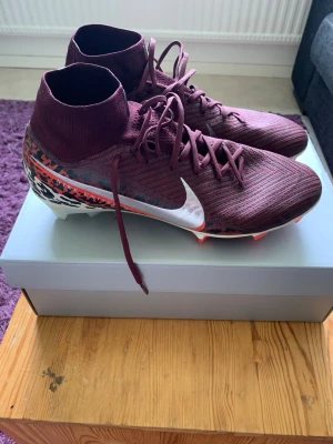  Nike fotbollsskor mercurial Elite  - Nike mercurial Superfly Elite. Använda två gånger på gräs. Storlek 44 