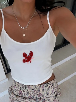 Linne med påsydd patch S - Fint linne med en patch som jag själv har sytt på 🦞 går att köpa i annan storlek vid förfrågan innan köpet 🌸
