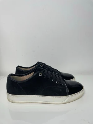 Svarta Lanvin Cap toe  - Säljer nu dessa Lanvin Cap toe i uk 7 som motsvarar 41 men som även passar upp till 42, skriv för fler bilder/frågor🙌🏼