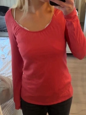 Rosa / röd  långärmad topp  - Långärmad 2000s tröja, rosa / röd färg. Storlek XS-M❤️😍