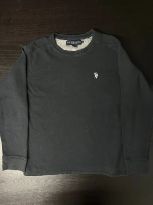 Tröja - Tröja från U.S. Polo Assn. i svart färg storlek M  A107