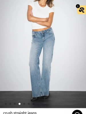 Blå straight jeans från Ginajeans - Helt nya Ginajeans med prislapp. Dem ser mörka ut på bilden men är ljusa igentligen. 