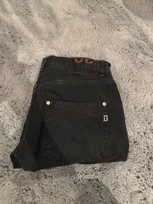 Schysta dondup jeans - Dondupjeans i storlek 30