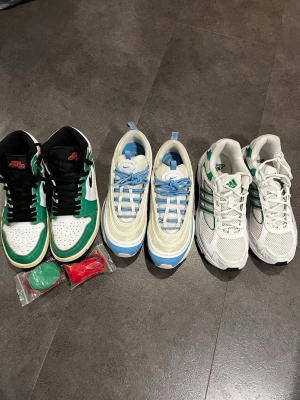 Sneakers 39/40/41 - Alla paren för 1500kr, finns i Tullinge  Går att köpa styckvis  Höga Jordan storlek 39 passar 40 AirMax 97 storlek 41 Adidas storlek 41 Nike Orange storlek 40