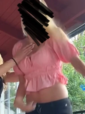 Rosa sommar blus  - Rosa blus som är perfekt till sommarn!!! Endast använd två gånger så helt som ny💕💕💕