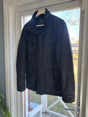 Woolrich field jacket - Woolrich jacka i storlek L, 9/10 skick. Fraktar snabbt, skriv om du undrar något!