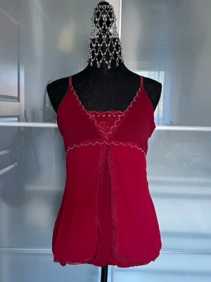 Vintage röd topp Kappahl - En superfin vintage topp med pärlor. 