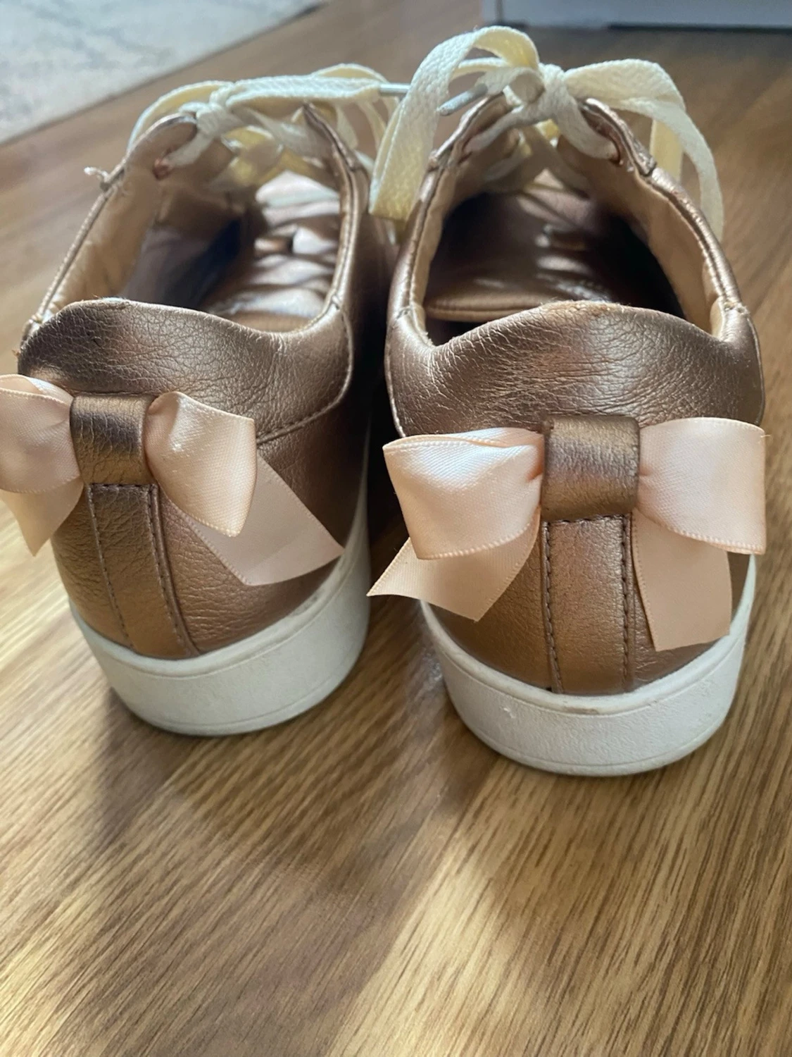 Roséguld,brons bugatti sneakers med beiga snören - 3