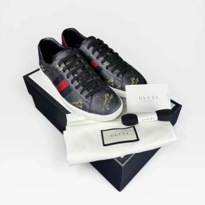 Gucci Ace Svart | 43 - Gucci Ace sneakers | Nyskick! | Storlek 8.5 | Box, dustbag, kort samt extra skosnören ingår | #87
