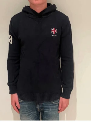 Morris hoodie - Hej! Säljer nu denna feta Morris hoodie som är i fint skick! Om ni har nån fundering så är det bara att höra av sig! 