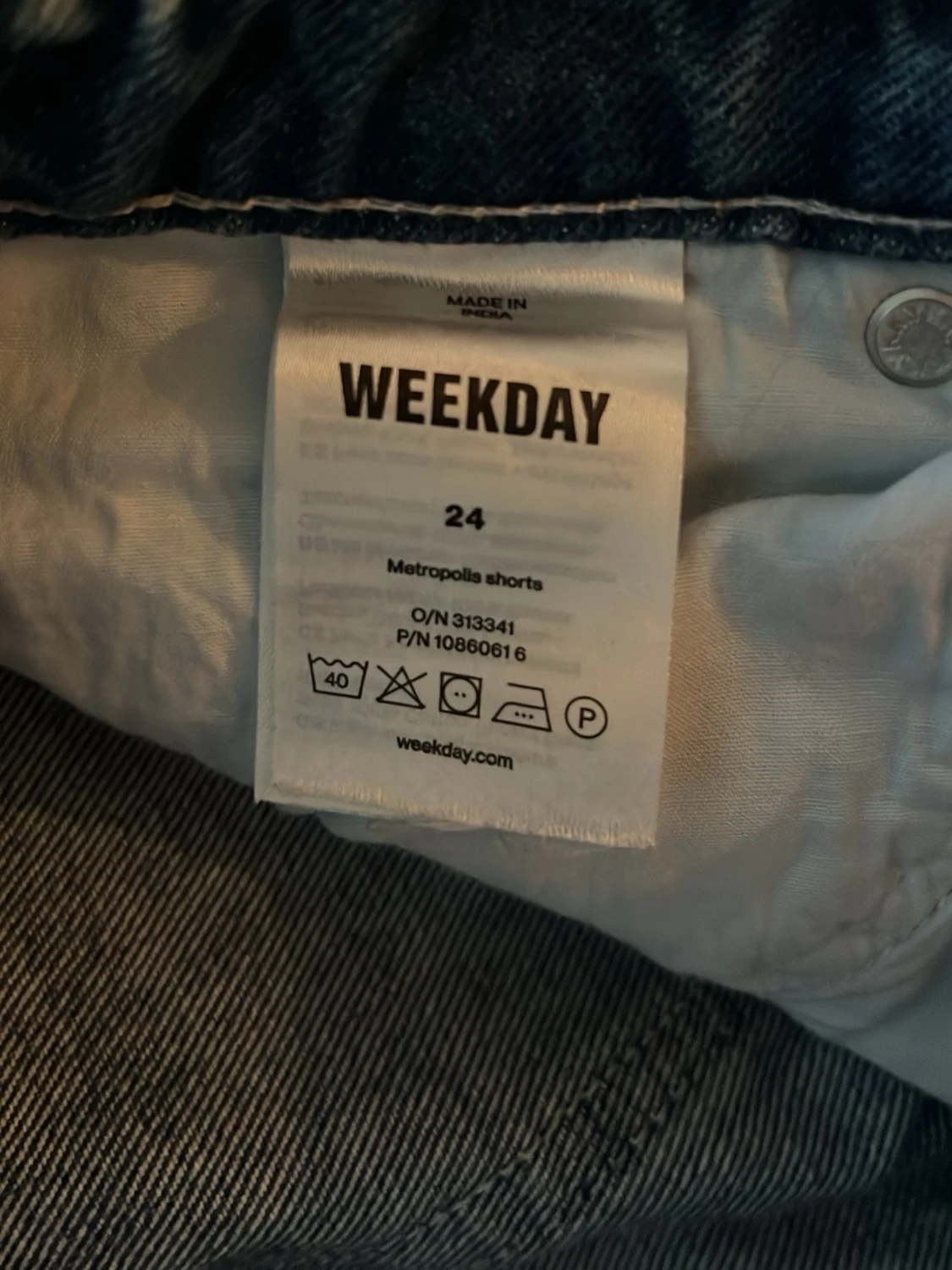 Acid wash jeansshorts från Weekday - 2