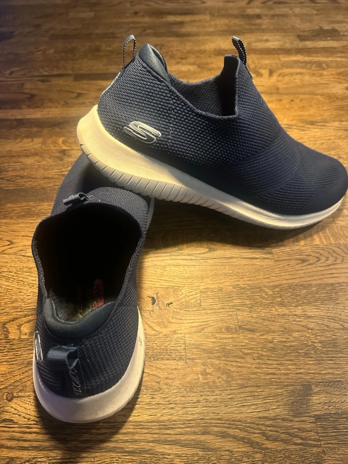Mörkblå slip-on sneakers från Skechers - 4
