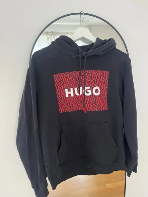 Två hoodies Hugo & North face  - Två hoodies för 150kr från Hugo o North Face. Båda i storlek S. 