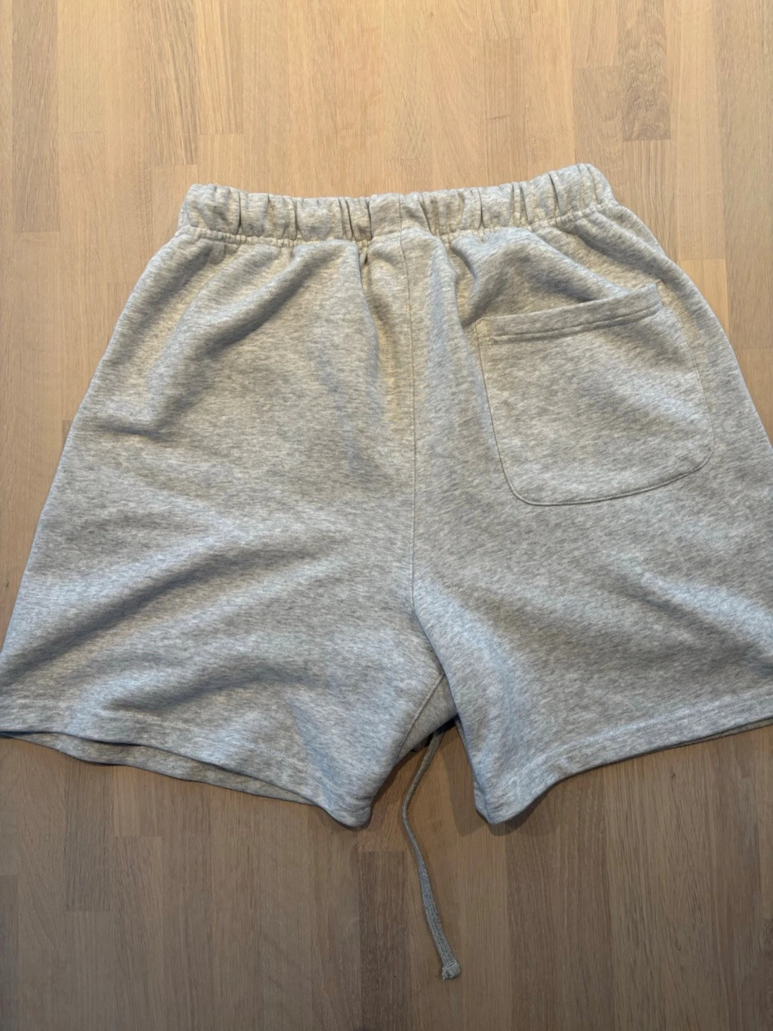Grå Essentials Fear of God shorts - 6