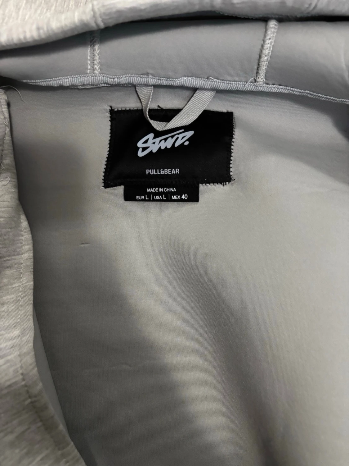 Ljusgrå hoodie från Pull&Bear - 1