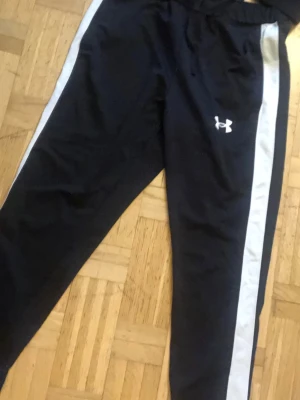 Under armour  - Helt nya utan kvitto! Storlek L men passar även dem som har M