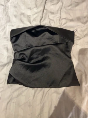 Svart tubtopp från Bershka - Snygg tubtopp! Ny från Zara 