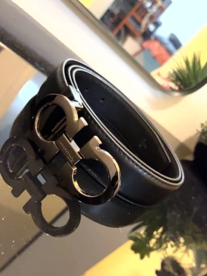  Salvatore Ferragamo - Snyggt svart skärp från Salvatore Ferragamo Gancini. Helt ny. PRIS kan diskuteras 