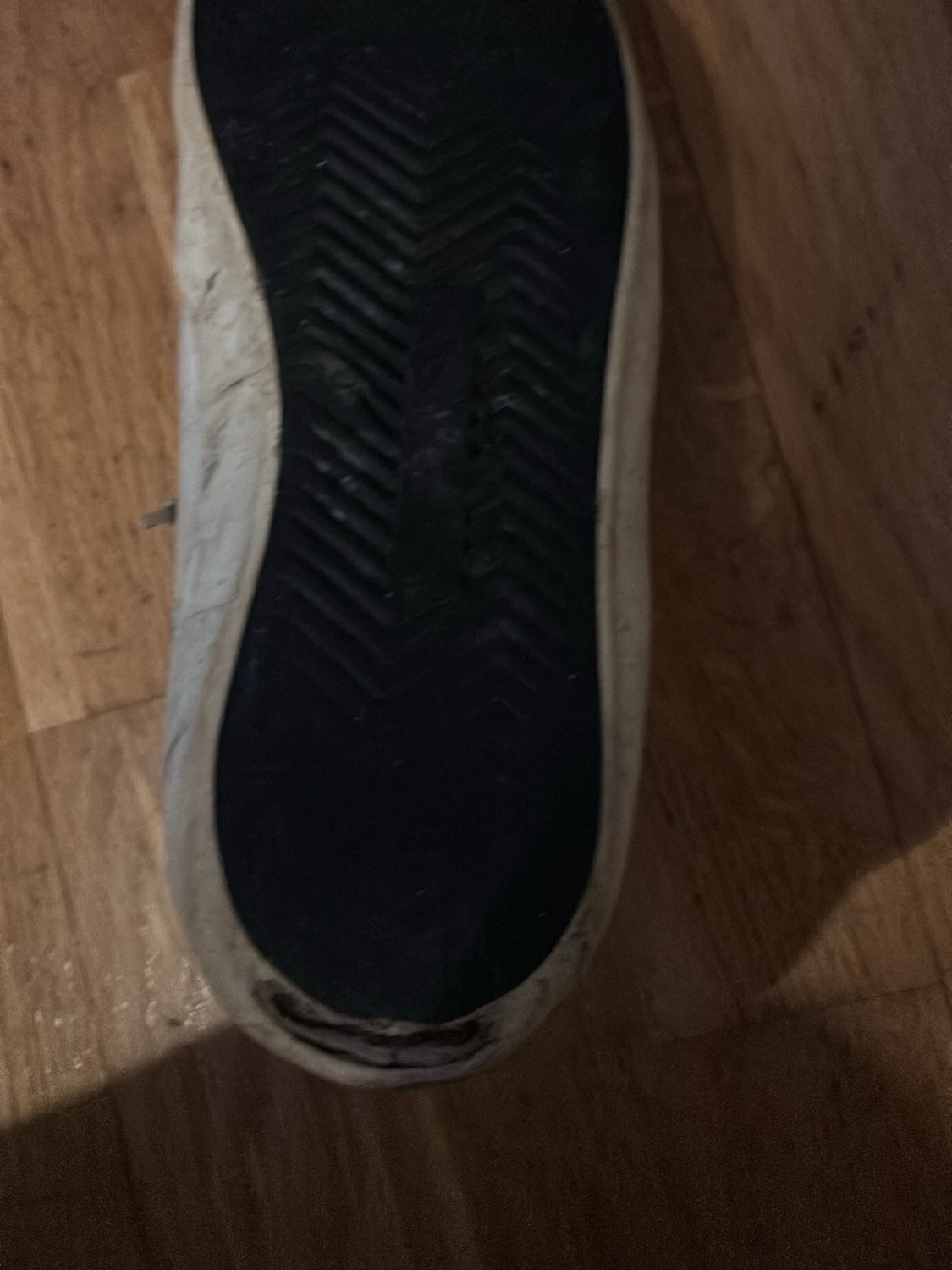 Vita phillipe model skor met svarta blå detaljer