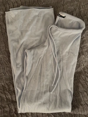 Ljusblå byxor - Supersköna ljusgblåa byxor från Gina Tricot 