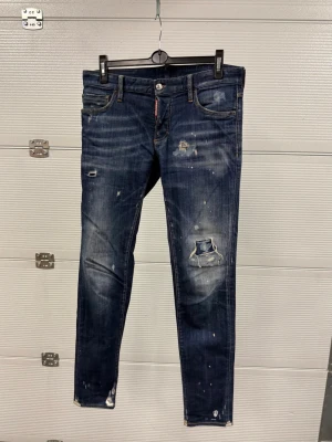 Dsquared2 jeans  - Ett par jeans från dsquared modell slim Jean i storlek 46 motsvarar ca 31/32! Nypris 5500kr självklart äkta! Hör av er vid frågor! 