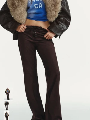 !Svarta! Läderbyxor från Zara - Byxorna är detsamma som på bilden men i svart. Aldrig använt dem och lappen hänger kvar. Jättesnygga läderbyxor med snörning i midjan. 