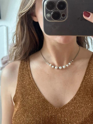 Pärlhalsband  - Maria Nilsdotter liknande handlande.