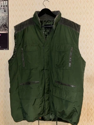 Grön Relco vest -  Warm green vest from Relco, many pockets :-).