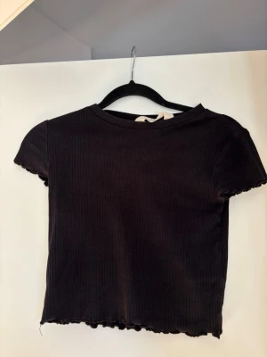 T-shirt H&M - T-shirt från H&M storlek XS använt fåtal gånger 