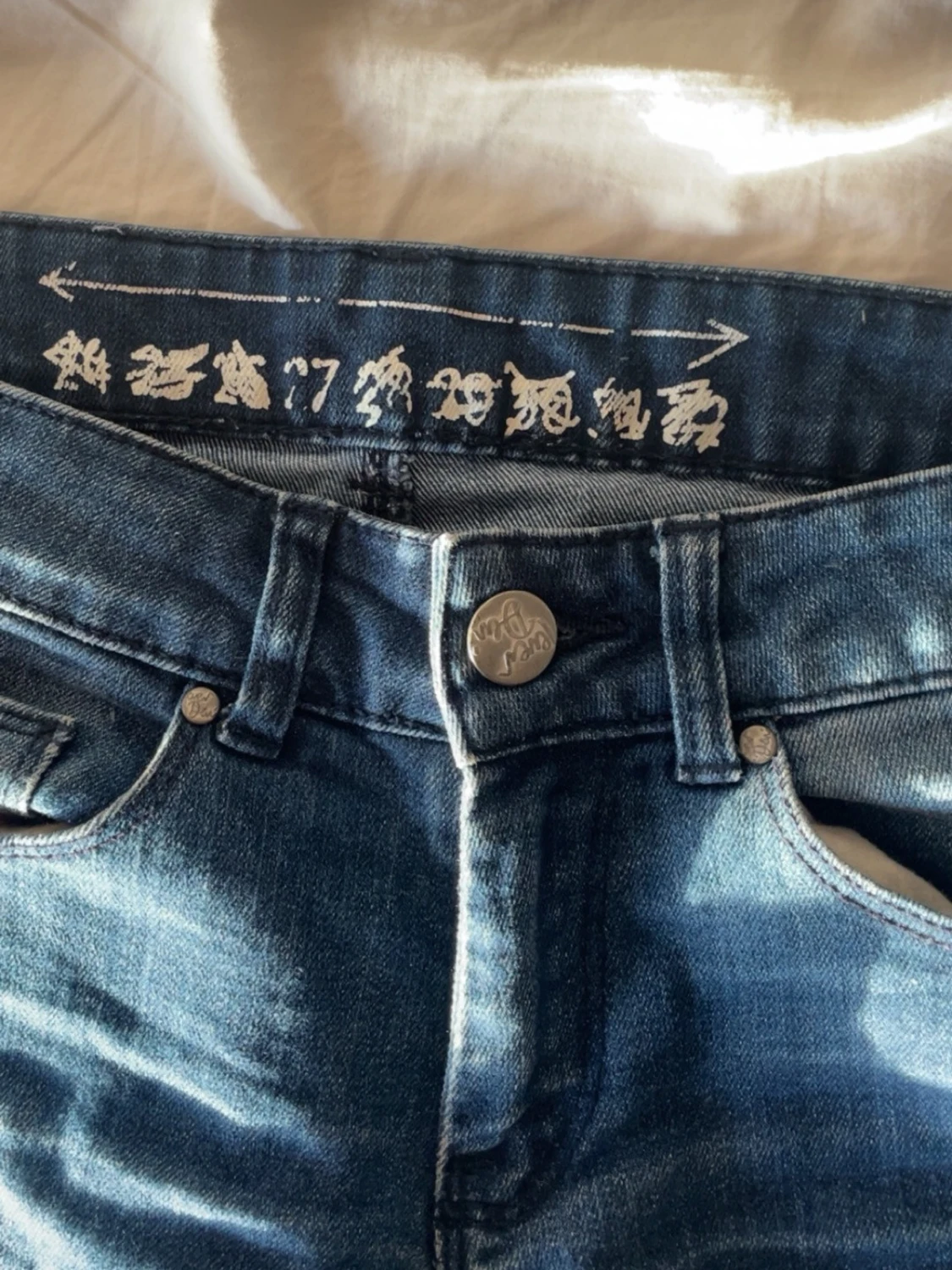 Låg midjade jeansshorts - 1