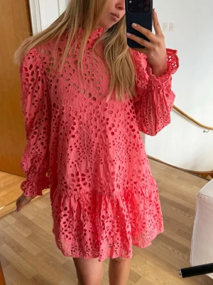 Jättefin klänning - Såå fin klänning från hm, är i stl 40 men skulle säga att den är som stl 38 💕💕skriv vid frågor.