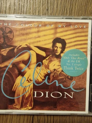 Celine Dion The Colour of My Love CD album - Celine Dion The Colour of My Love CD album.  Albumet innehåller bland annat låtarna "The Power of Love", "Misled", "Think Twice", "Only One Road" och flera andra spår. Format: CD i plastfodral med tryckt omslag och låtlista på baksidan. Språk: engelska. Inspelad och utgiven på skivbolaget Columbia.