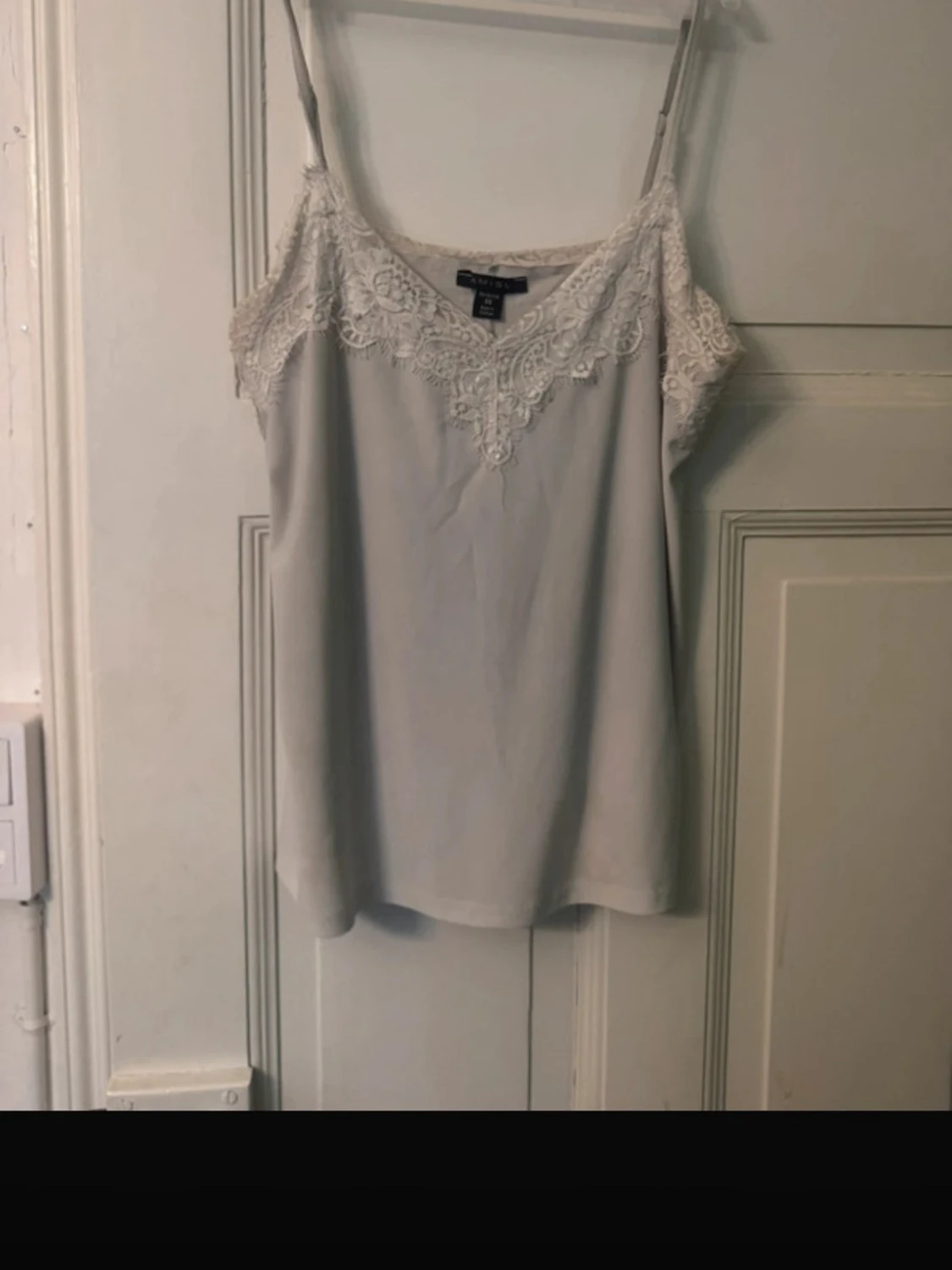 Grå spetslinnetopp från Amisu