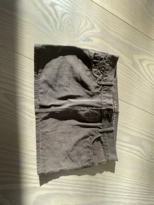kjol - Super fin brun jeanskjol från abercombie. säljer då den är för liten. 