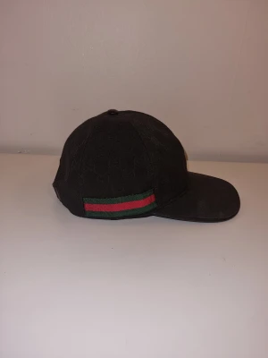 Gucci keps  - Gucci keps kan skicka mer bilder om nån är intresserad 