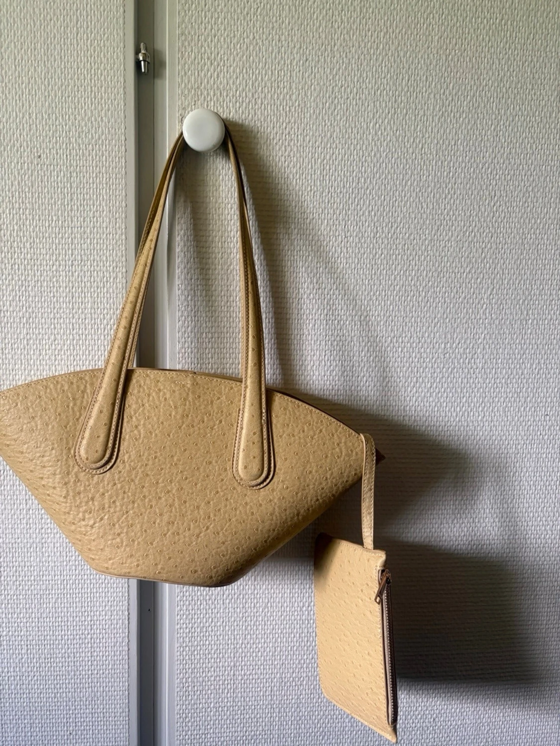 Beige handväska med struktur